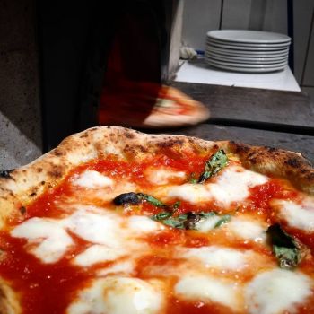 Foto Leggera Pizza Napoletana